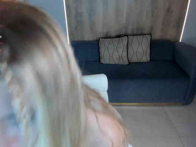 NiaHolland