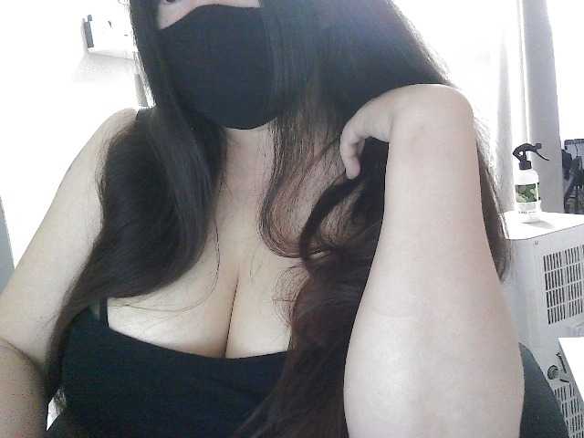 Lyana live webcam show