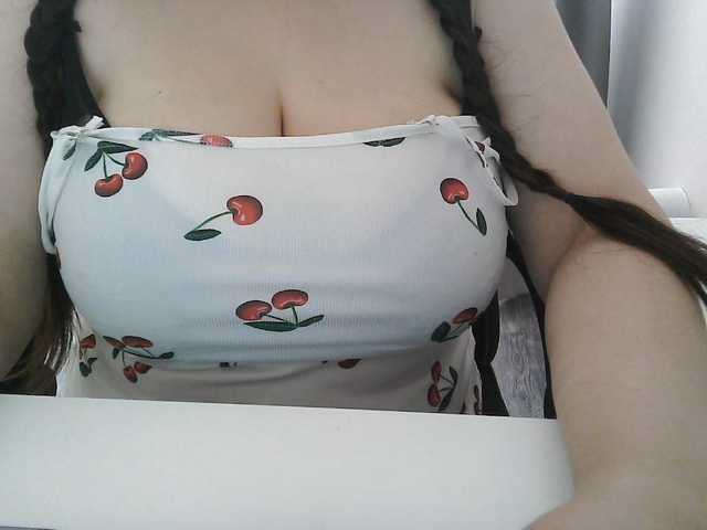 Lyana live cam