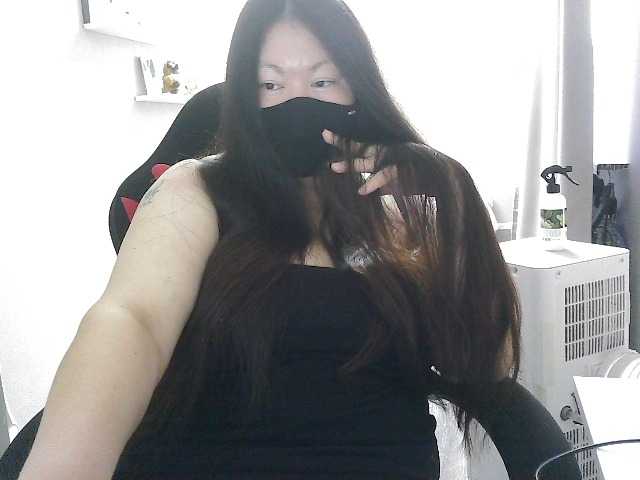 Lyana live webcam show