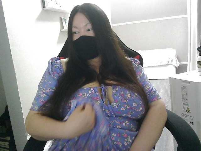 Lyana live webcam show