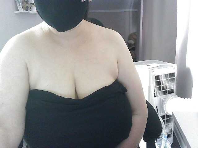 Lyana live cam on BongaCams