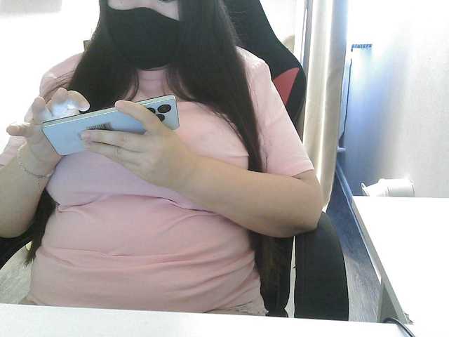 Lyanat — live female cam