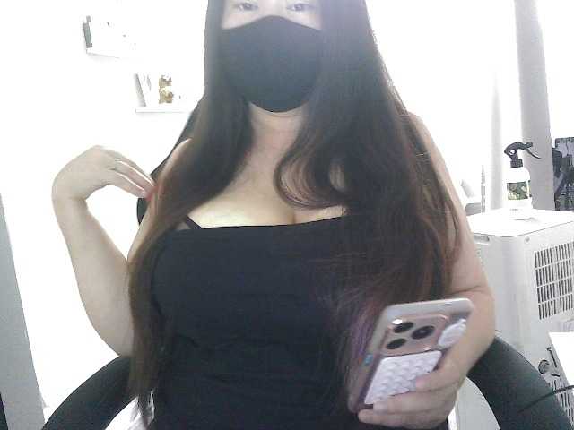 Lyana live webcam show