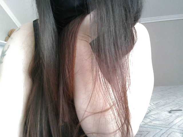 Lyana's BongaCams show and profile