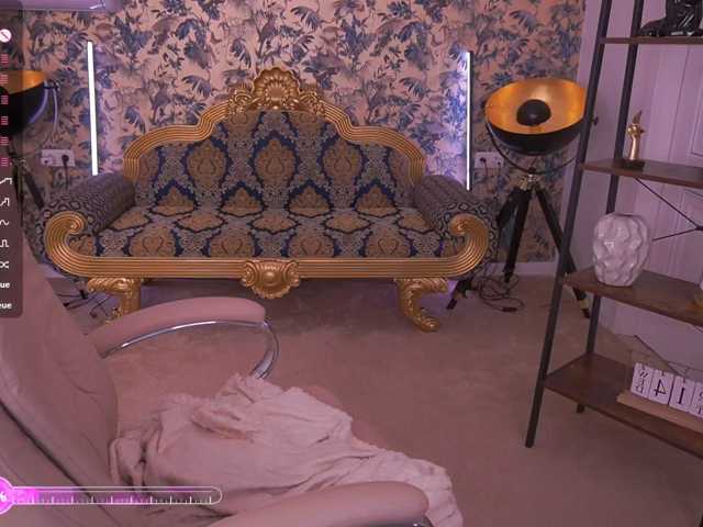 MadissonSoft, live now on BongaCams