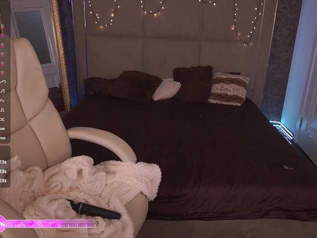 MadissonSoft's BongaCams show and profile