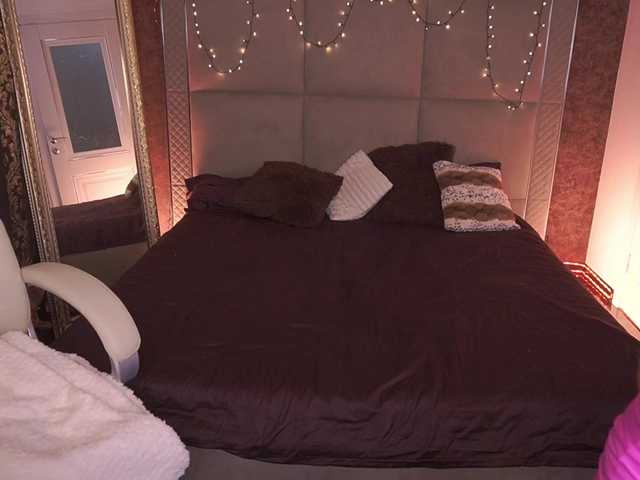 MadissonSoft's BongaCams show and profile