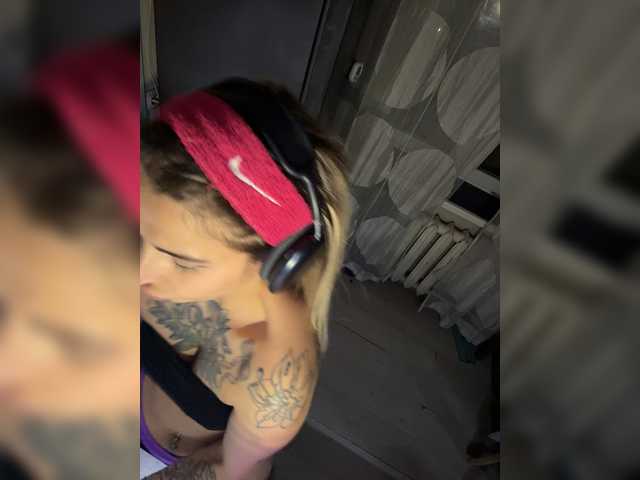 Redfoxygirl live cam on BongaCams