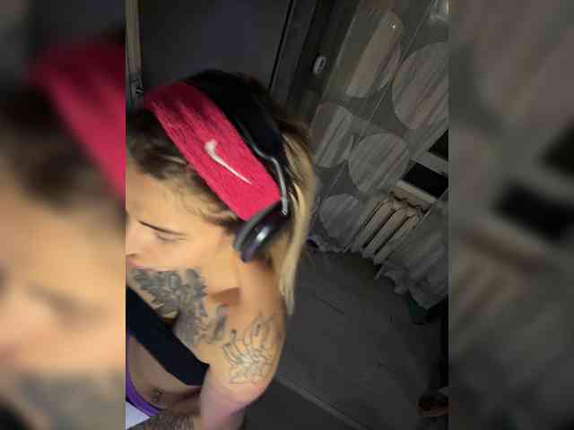 Redfoxygirl webcam