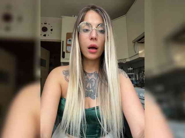 Redfoxygirl webcam