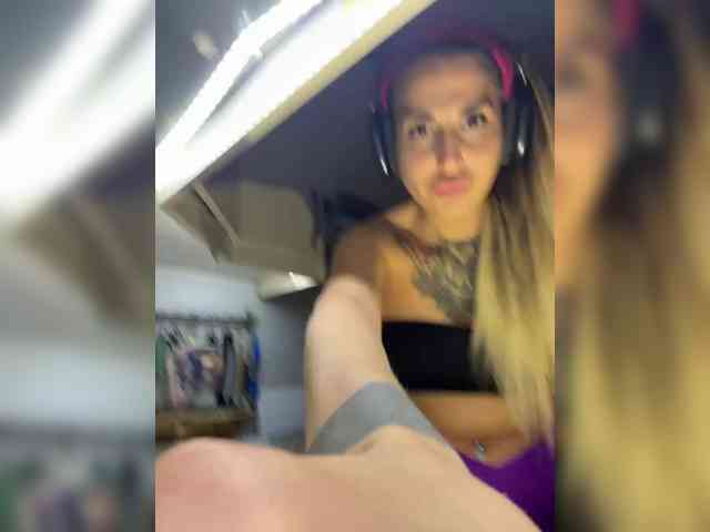 Redfoxygirl webcam