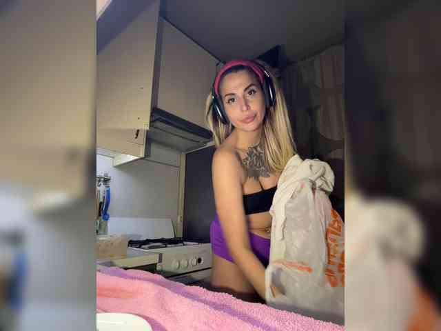 Redfoxygirl webcam
