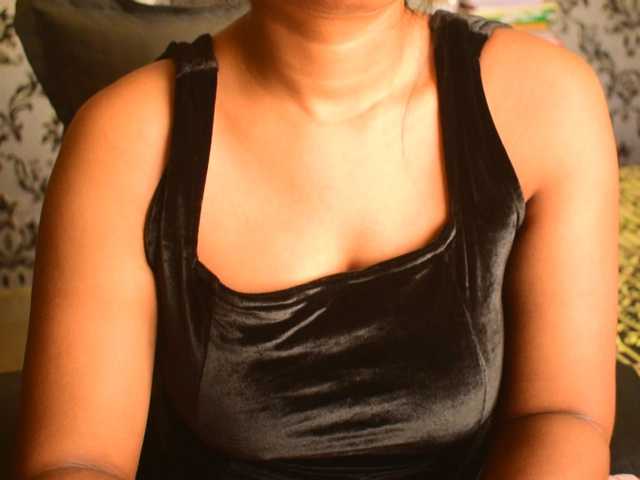 indianpriya live cam on BongaCams