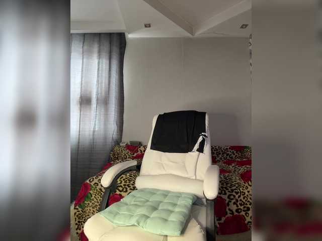 Eva-Bella's BongaCams show and profile