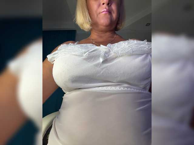 Eva-Bella — Profile and Statistics on BongaCams