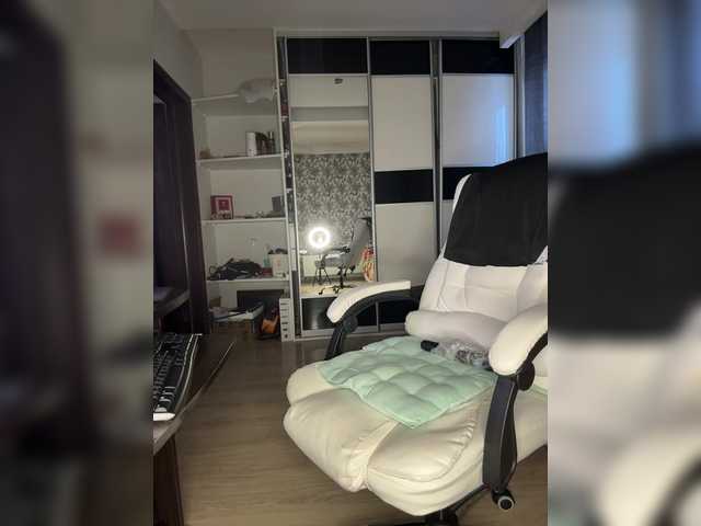 Eva-Bella's BongaCams show and profile