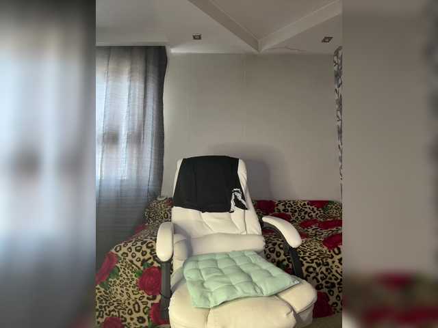 Eva-Bella's BongaCams show and profile