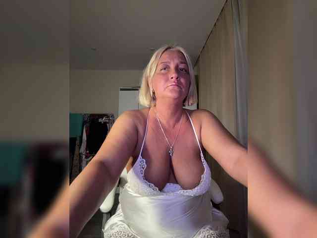 Eva-Bella webcam