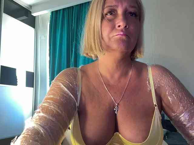 Eva-Bella webcam