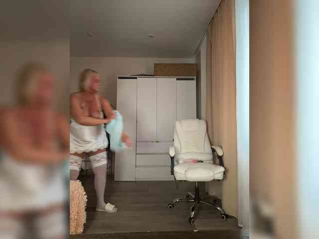 Eva-Bella webcam