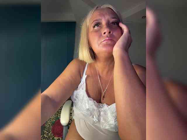 Eva-Bella webcam