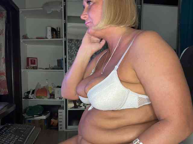 Eva-Bella webcam