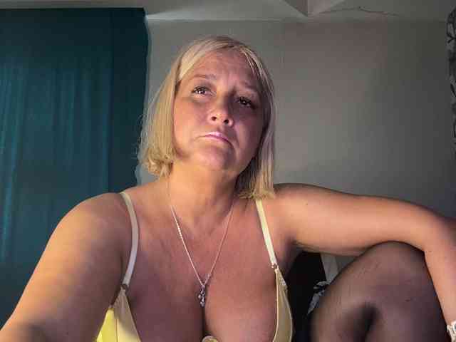Eva-Bella Live Webcam on BongaCams