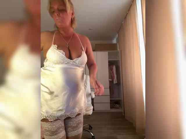 Eva-Bella webcam