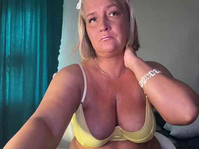Eva-Bella webcam