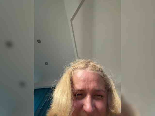 Eva-Bella webcam