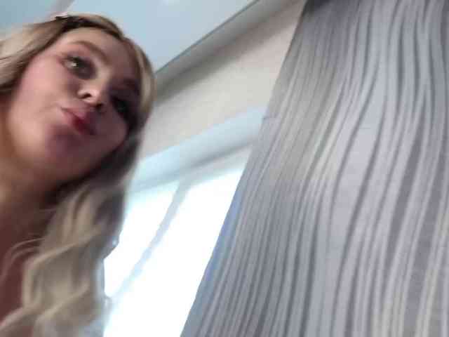 BlondieGirl webcam