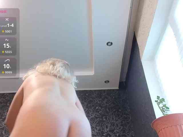 BlondieGirl webcam