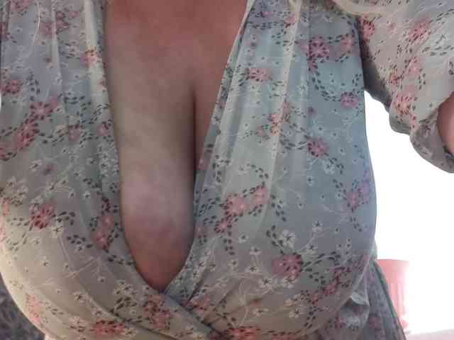 BlondieGirl webcam