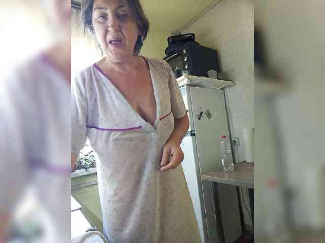 LizaLuxer live female cam on bongacams