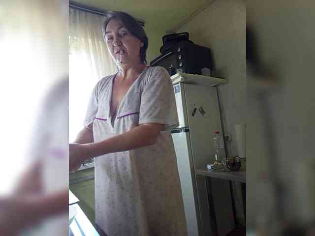 LizaLuxer live female cam on bongacams
