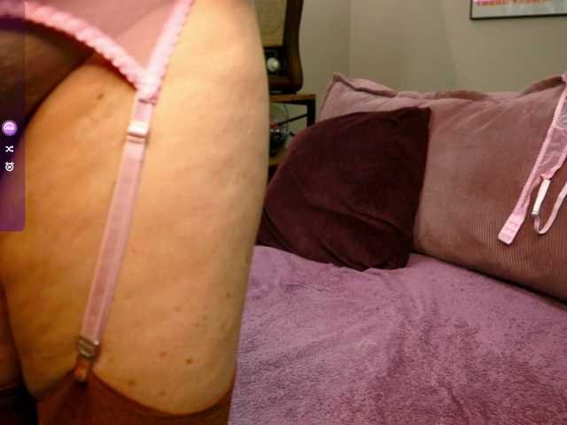 KarinaRouge live cam on BongaCams