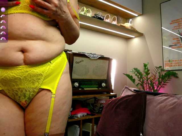 KarinaRouge live cam on BongaCams