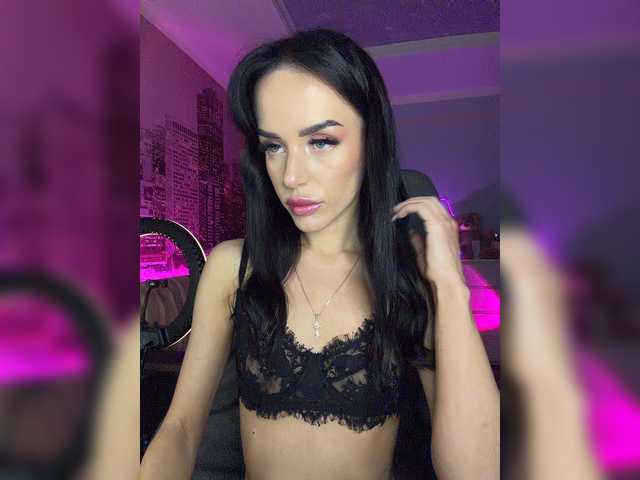 Hotgirlanasta live cam on BongaCams