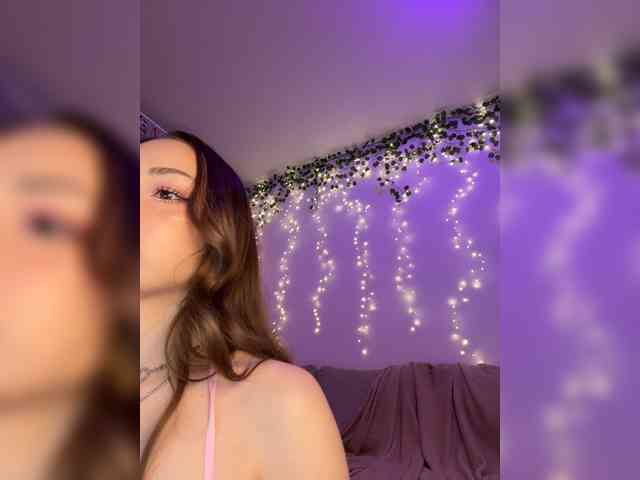 DearAmiira webcam