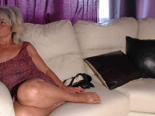 SquirtyMOMMY webcam