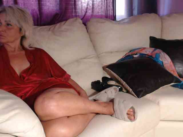 SquirtyMOMMY webcam