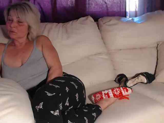 SquirtyMOMMY webcam