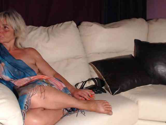 SquirtyMOMMY webcam