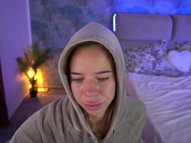 SexyIraa live webcam show