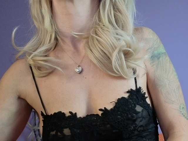 Serenexx live cam on BongaCams