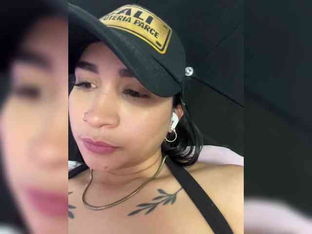 britt-grey webcam