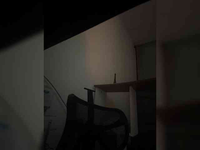 britt-grey's live room