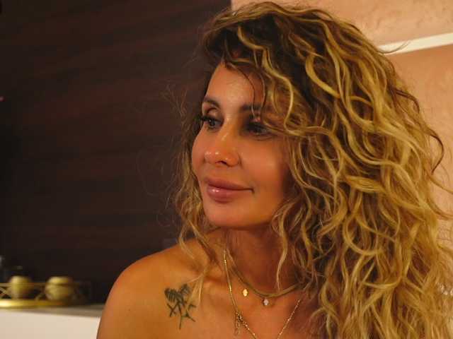 SharonStarr live cam on BongaCams
