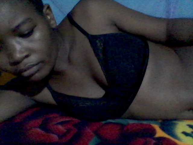 rakisha1 live cam on BongaCams